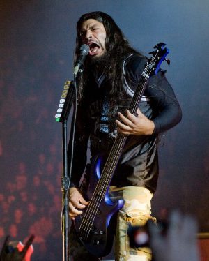 Rob Trujillo na koncertě v O2 Areně v Londýně, 2008